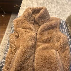 Amazon Essentials Tan Fleece Vest